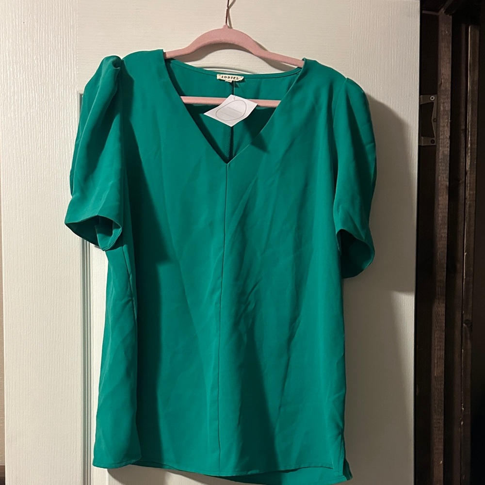 JODIFL Green V-Neck Blouse with Puff Sleeves